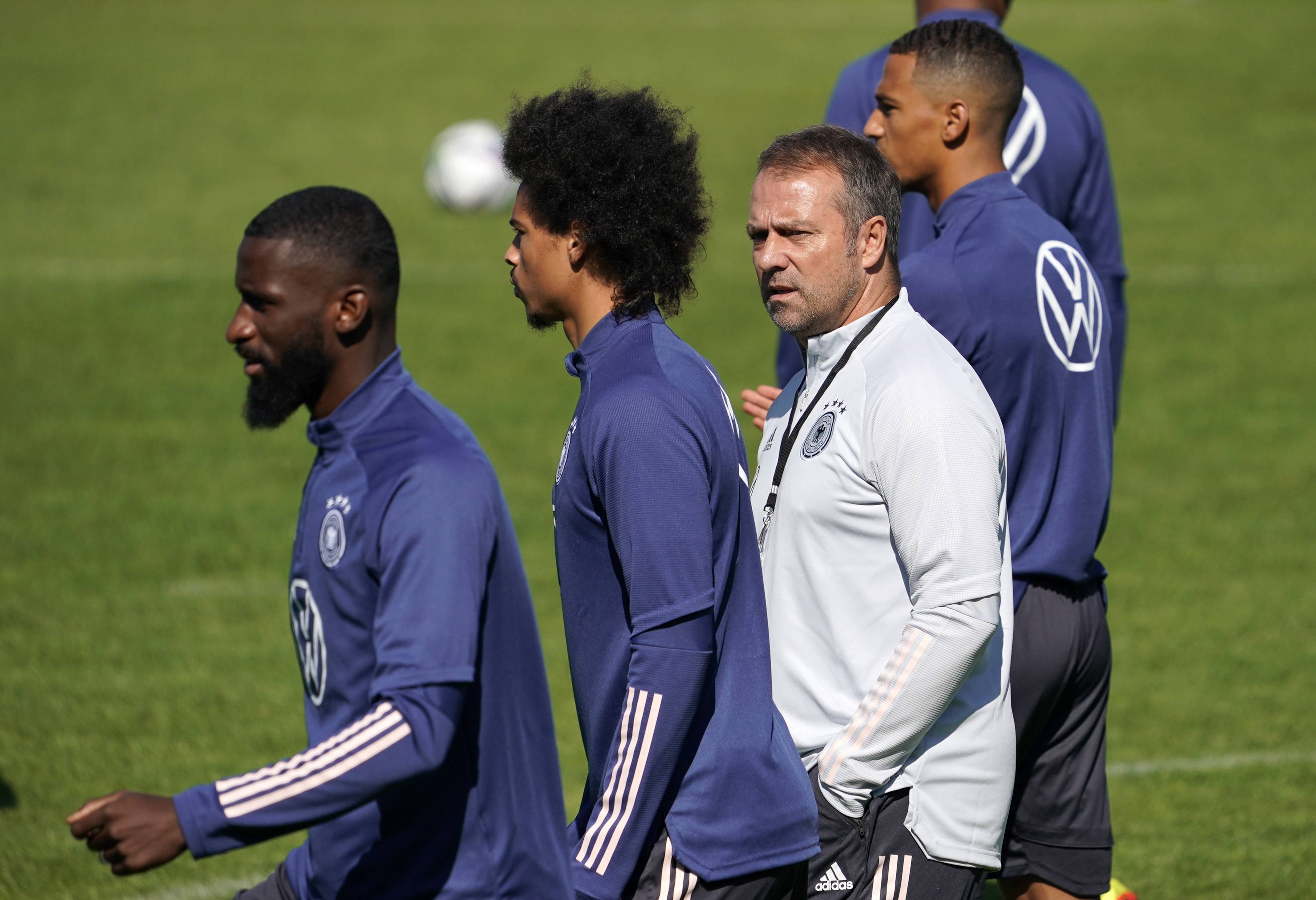 足球——世界杯预选赛:德国队赛前备战