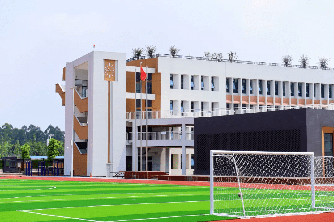 凤凰山片区又一新学校投入使用!_铁中