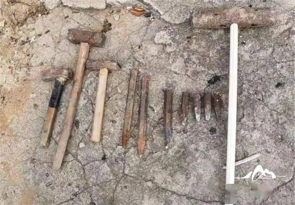 石匠工具石匠号子石匠,十匠之首也,干起活来总是号声震天,干劲十足.