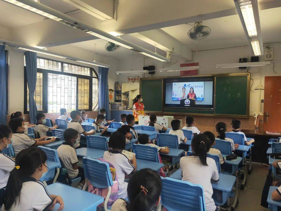 面孔|吃货小心!这些“零食”竟有两副面孔,南华西这节禁毒课堂带你识破“陷阱”