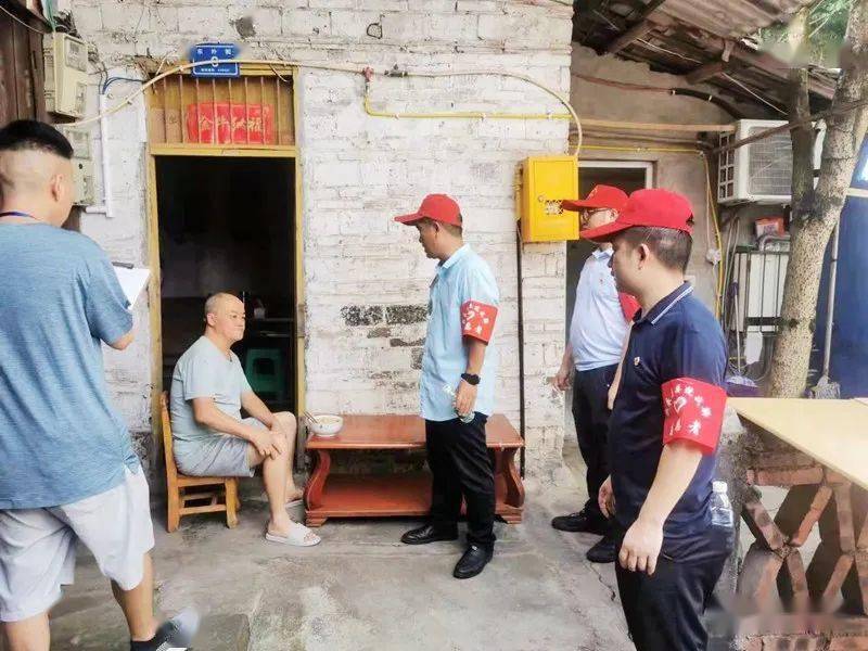 9月3日,县委常委,统战部部长申刚到东外社区督导省级文明城市创建