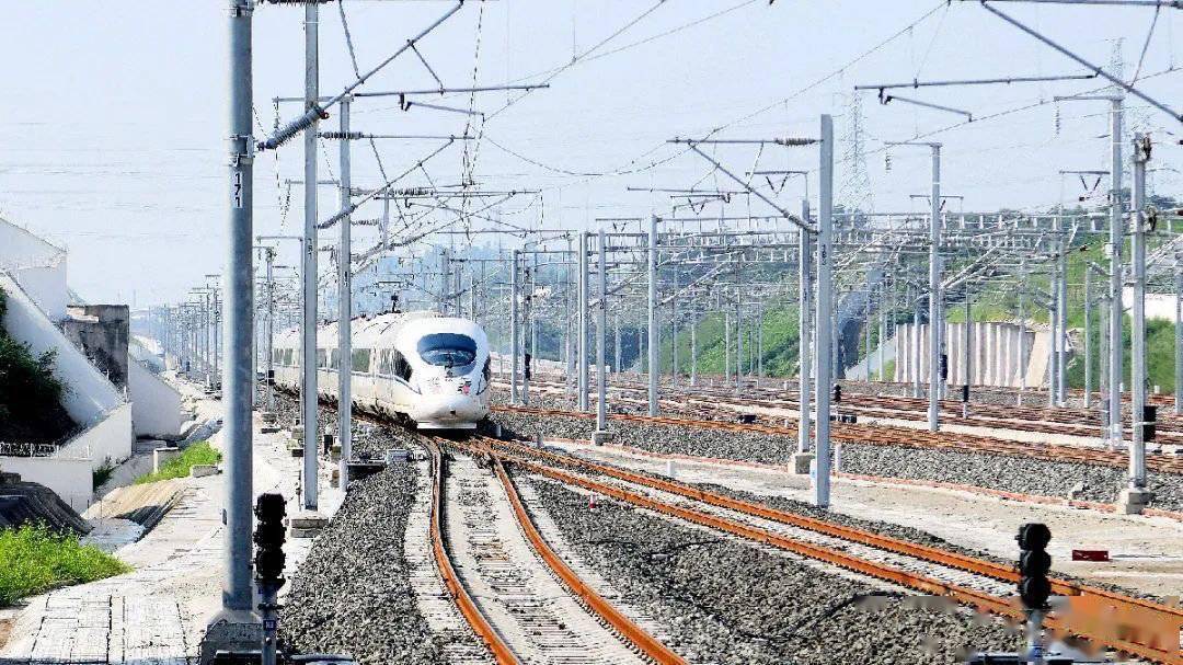 9月首輪強降雨來襲四川多條鐵路列車或晚點停運