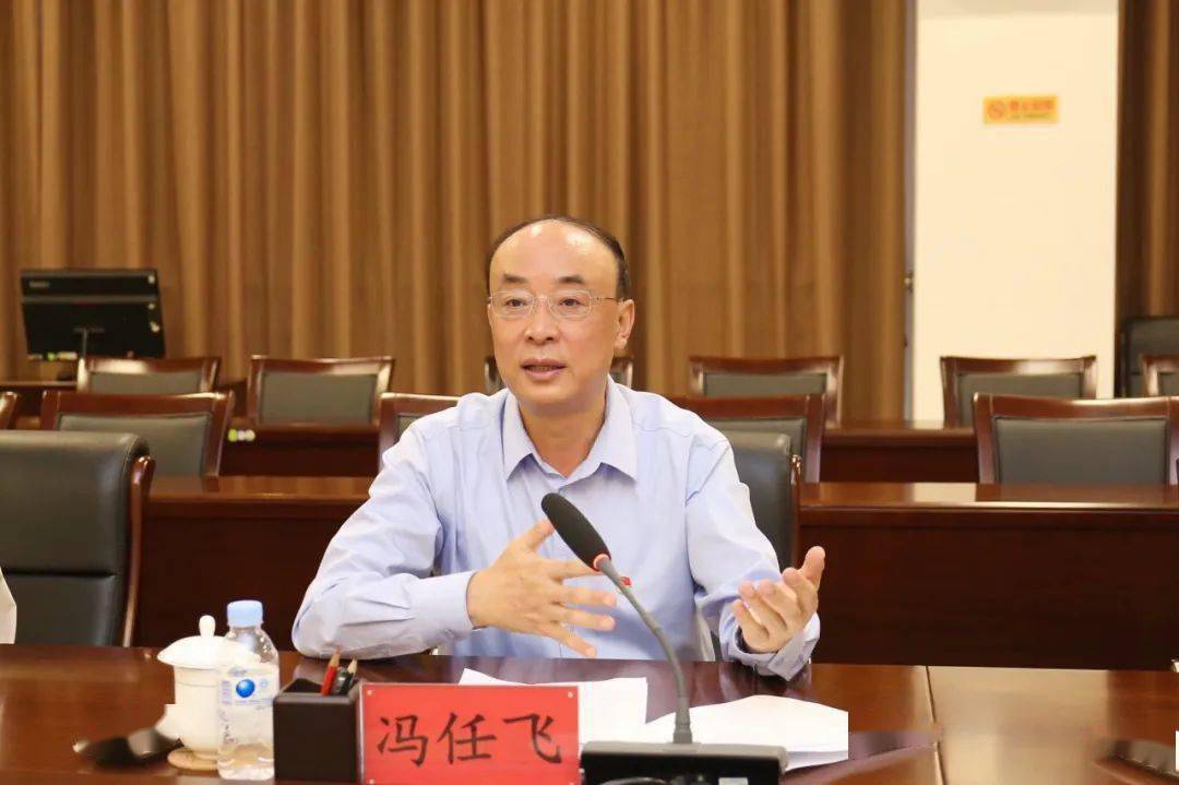 厅党组书记厅长冯任飞到自治区住房资金中心调研