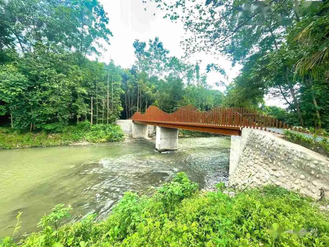 在崇阳街道的北溪湿地,将滨河绿道作为游览的主干线,以白马河为依托