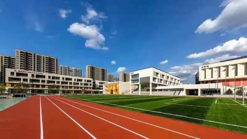 学校实景照片宁山路小学未来校区经历8次实地勘察,30余版规划设计,无