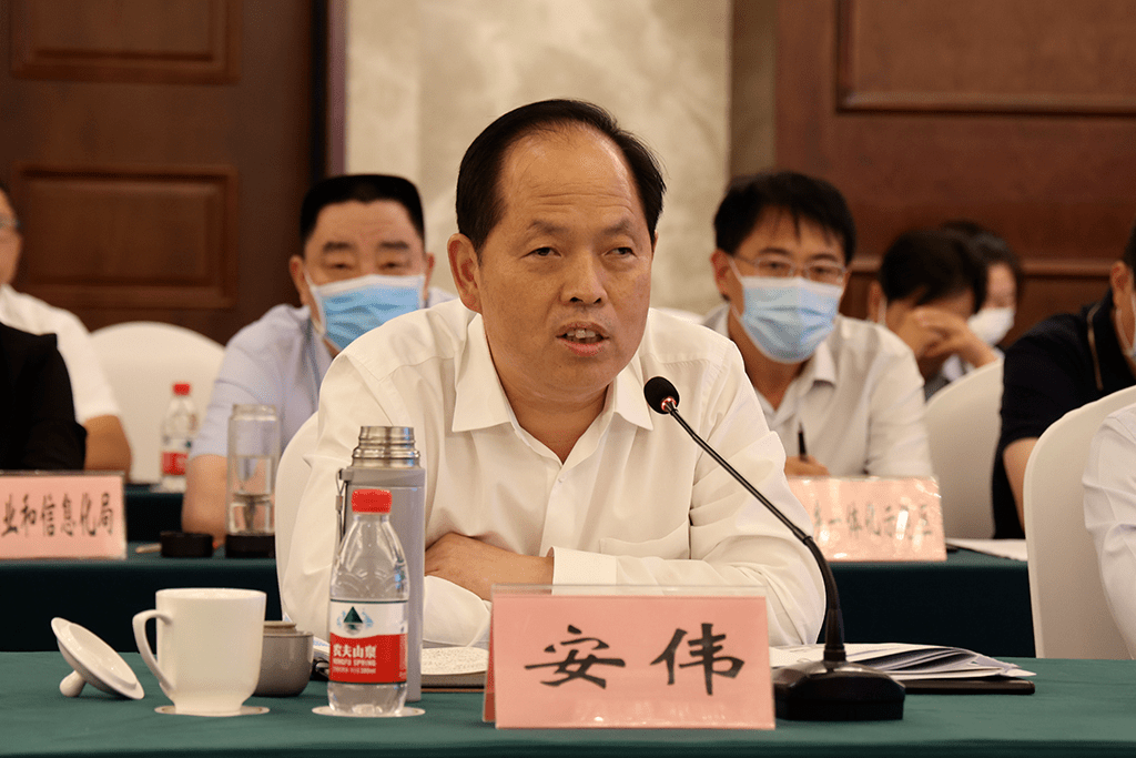 召开校地合作座谈会9月3日上午,河南工程学院与周口市委,市政府举行校