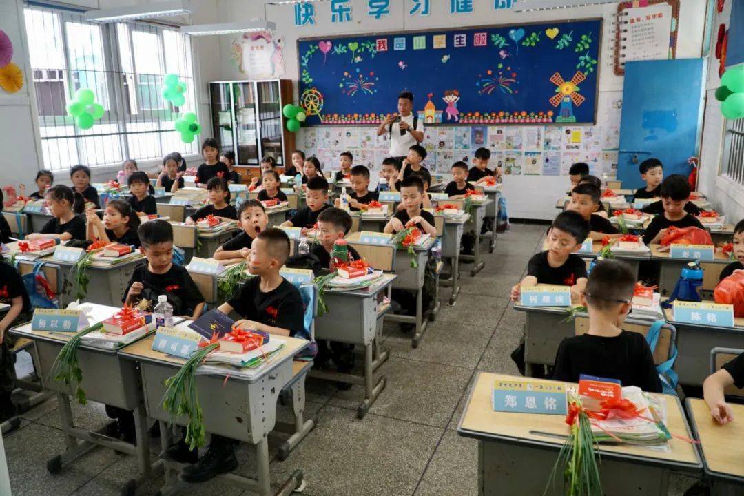 看龙港这所小学的开学典礼真有趣