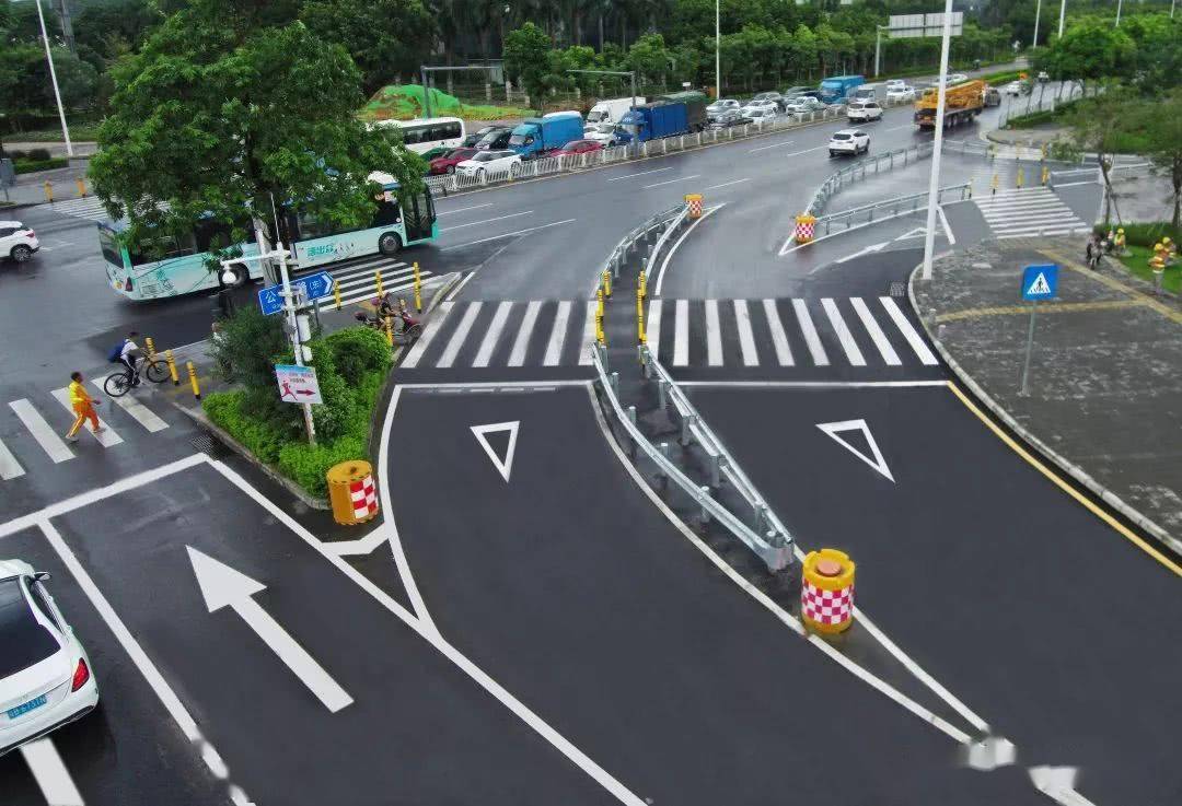 右转弯到底用不用看信号灯看好这5个路口的提示避免违章扣分