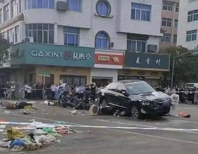 浙江温岭公安就横峰菜场轿车撞人事件通报:犯罪嫌疑人被抓获