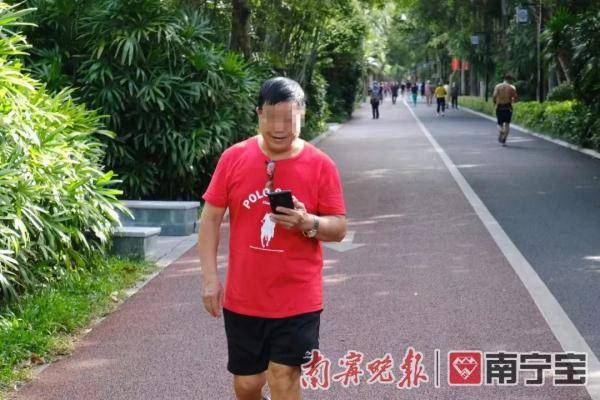 社區|越來越多老年人成“低頭族”，老年人玩起手機有多“瘋狂”？