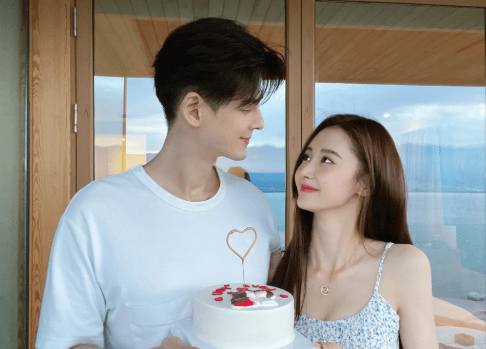 郭品超马泽涵晒照官宣恋情两人深情对视2年前曾被拍同回酒店