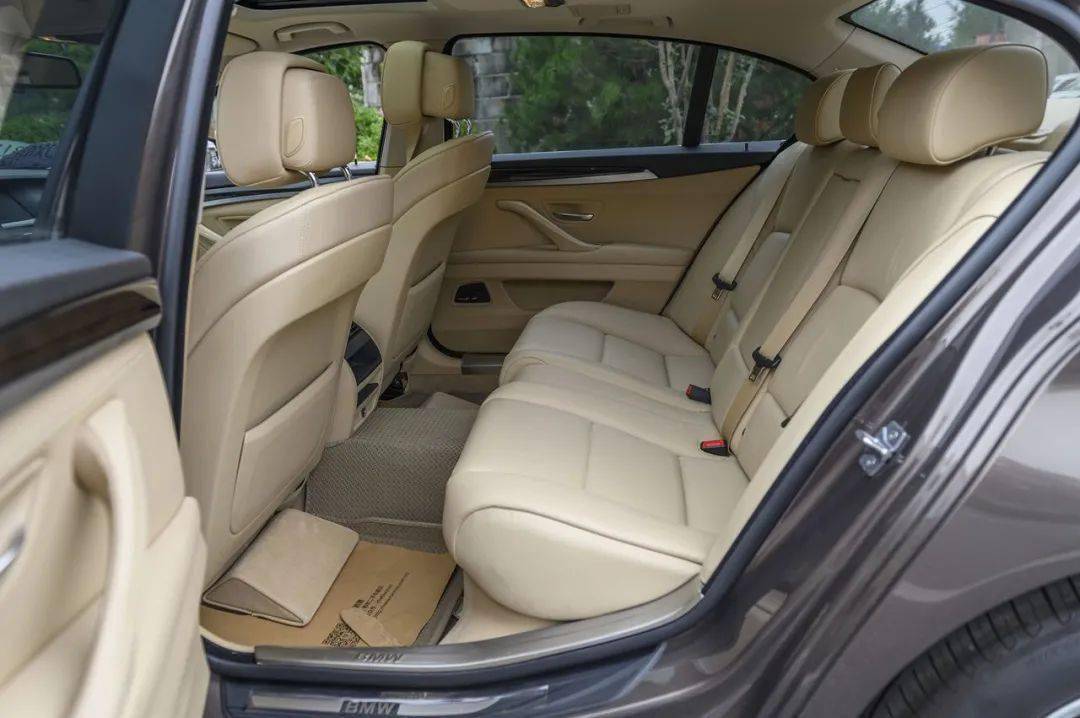 路试笔记20万不到买宝马525li内饰准新舒适安逸