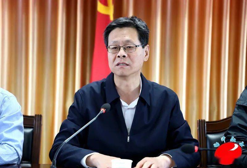 在座谈会暨签约仪式上,县委副书记,县政府党组书记,代县长张鹏致辞时