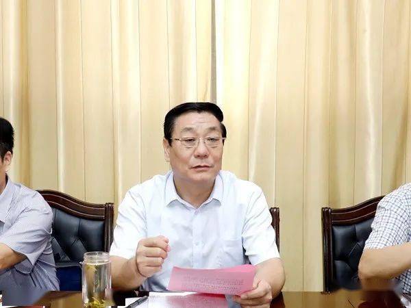 主持会议;街道人大工作室主任王书堂汇报了龙泉街道人大工作开展情况