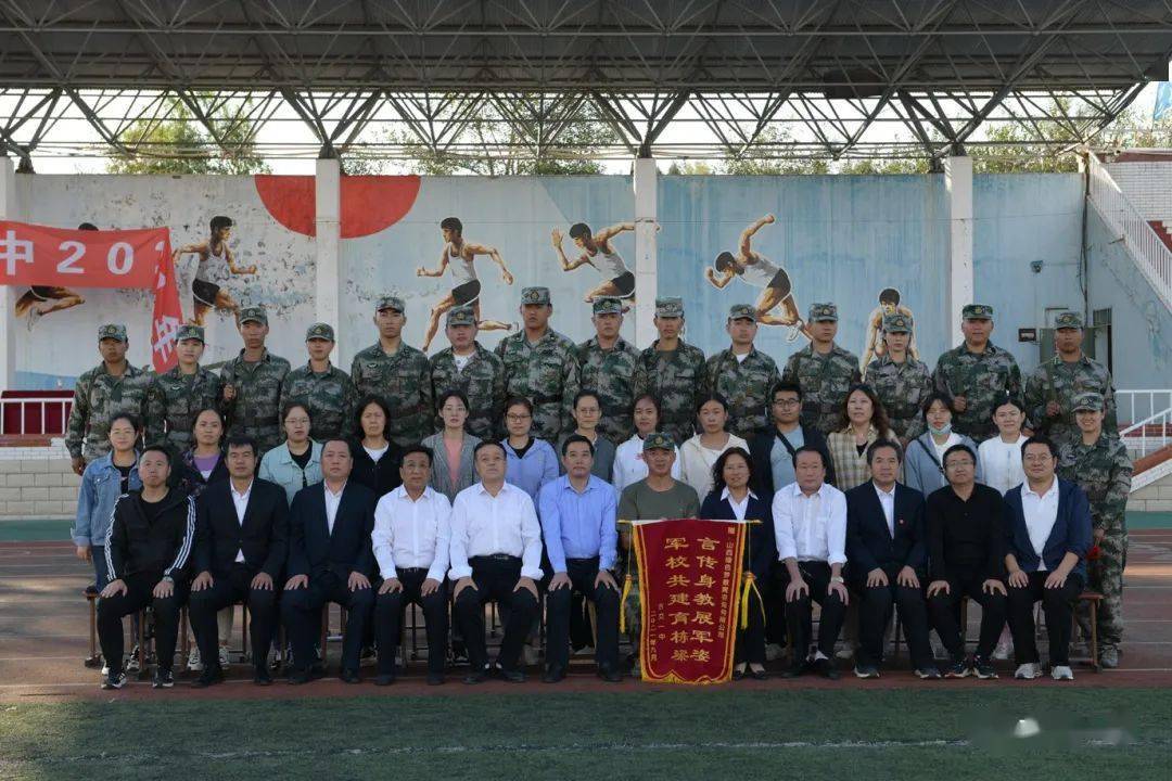 古交一中举行2021级新生军训汇报演出暨闭营仪式