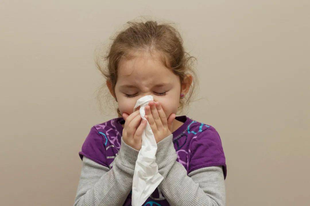 赶紧停下来不要用卫生纸擦嘴了._纸巾