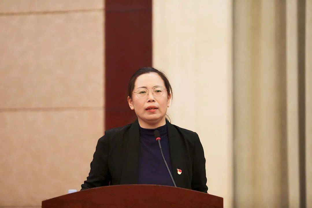 省委老干部局驻平顺县驻县大队长王小丽作交流发言