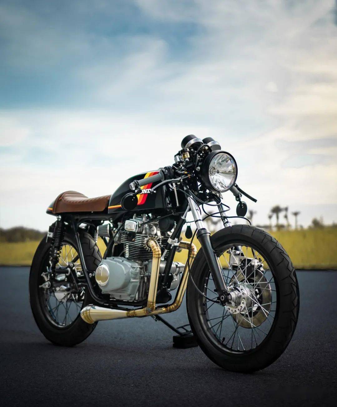 谁能看出它的年龄hondacb200caféracer每日一车