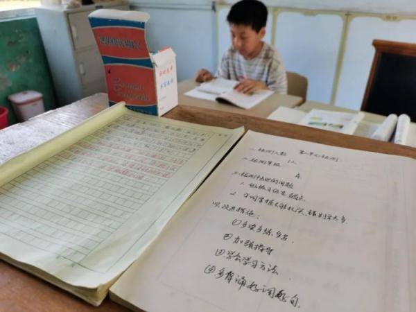 孙传霞|山东有所“袖珍小学”：6个老师守着9个娃，今年只有一名新生