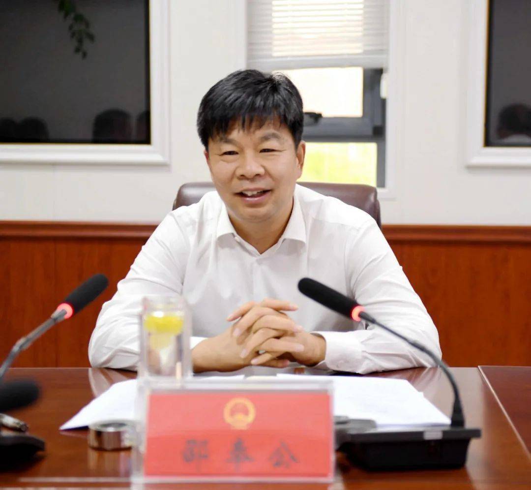 9月7日,新蔡县委书记邵奉公到关津代表团,与代表