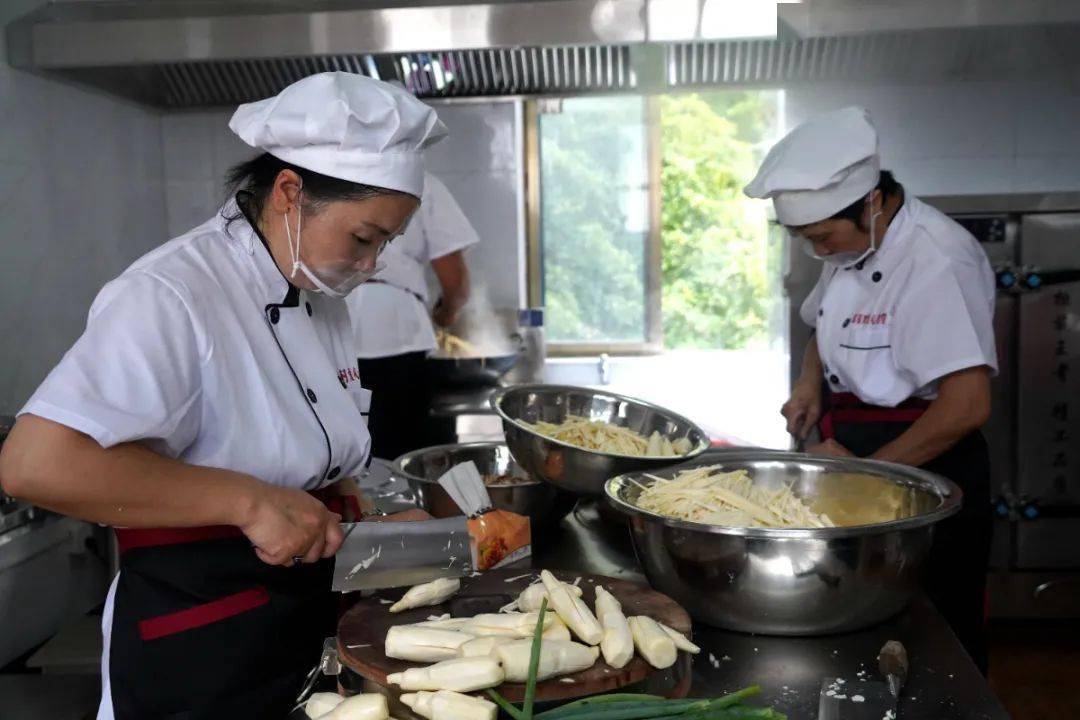 烧饭饭招聘_虾得乐烧汁饭三招镇店 轻松为创业开道(4)