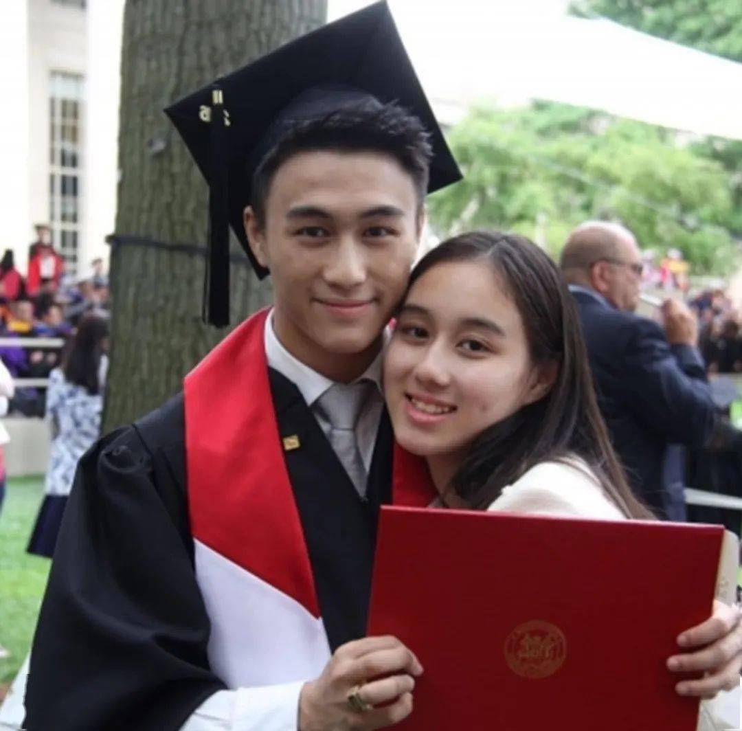 赌王幼女何超欣考上清华研究生,双学位学历超哥哥