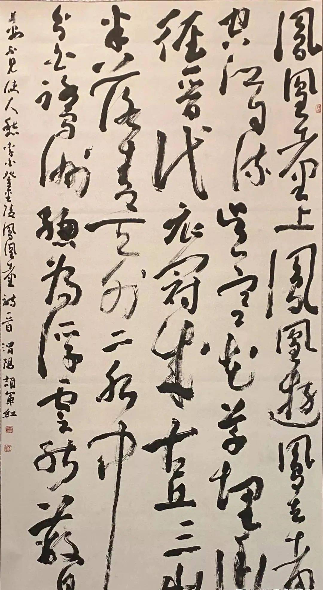 看似开阖大度,实则如木偶力士,枉作吓人状.