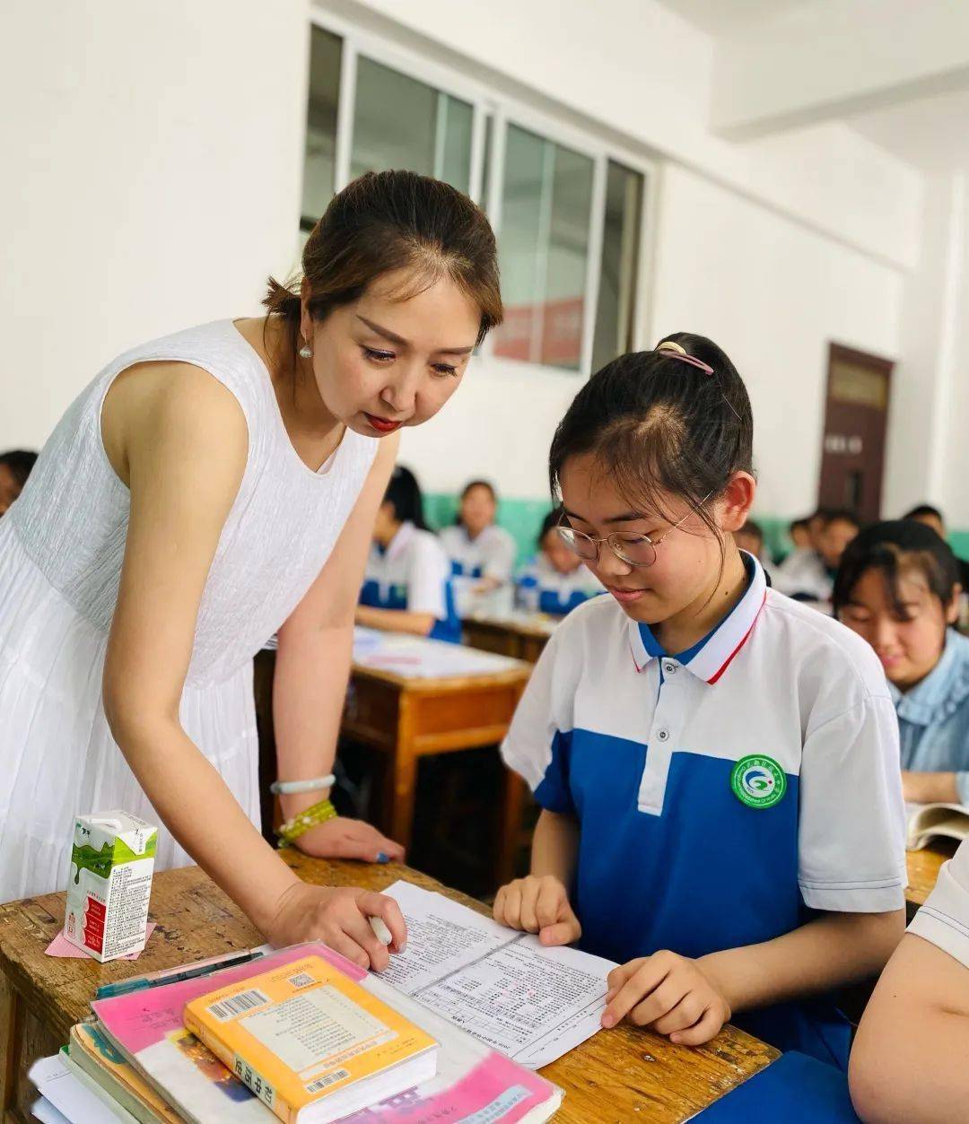 城关中学老师这种职业是一种伟大的人物,他们即不求回报,只一心想让
