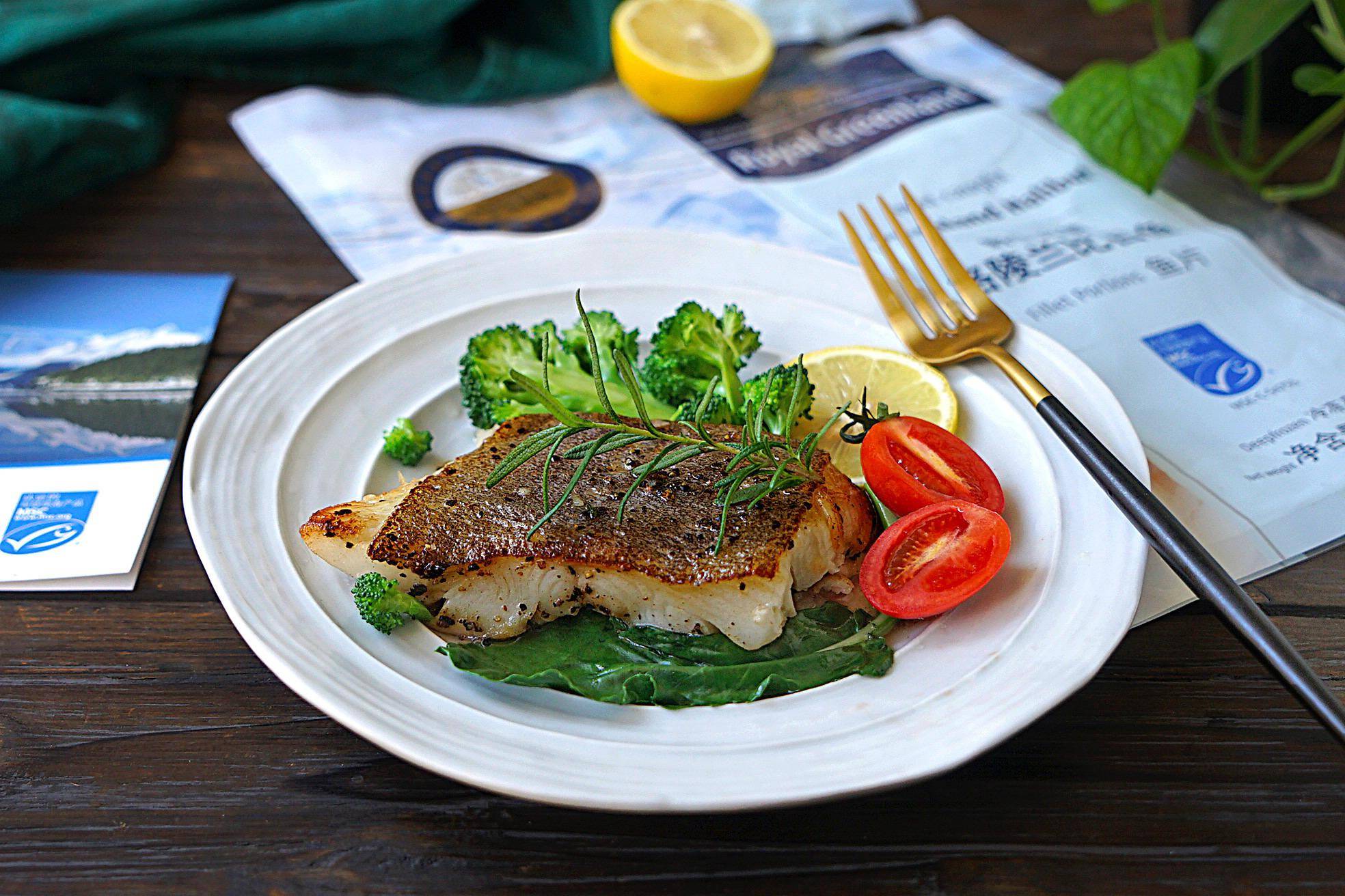 秋天这鱼鲜嫩多汁又无刺,2分钟煎一盘,香味四溢,给孩子吃更好_格陵兰