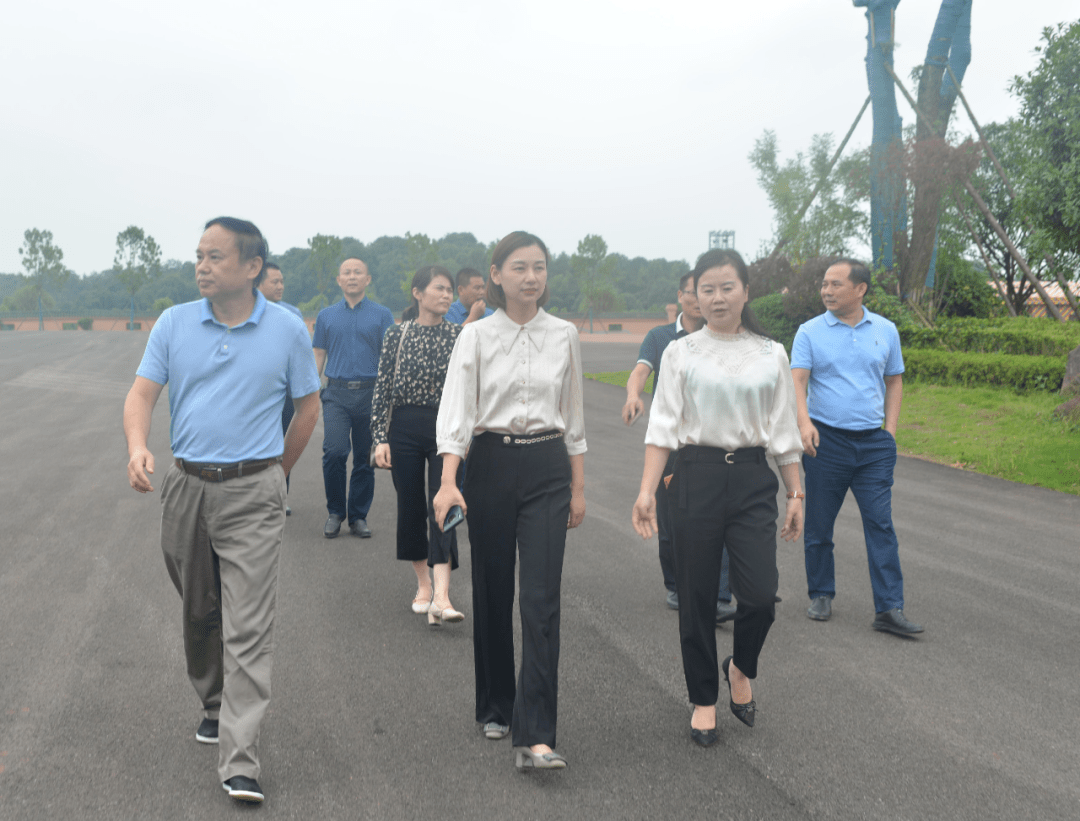 副局长杨成先,市农业农村局党组成员,总农艺师易宗云,市农业农村局副