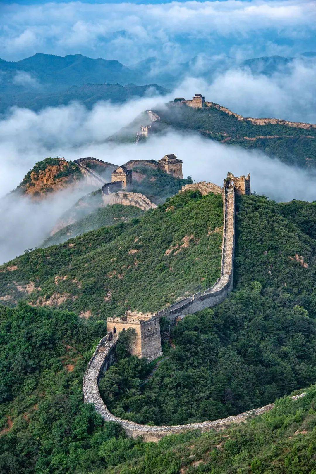 蜿蜒绵延长城滦平县金山岭长城文物管理处 供图巍峨挺拔