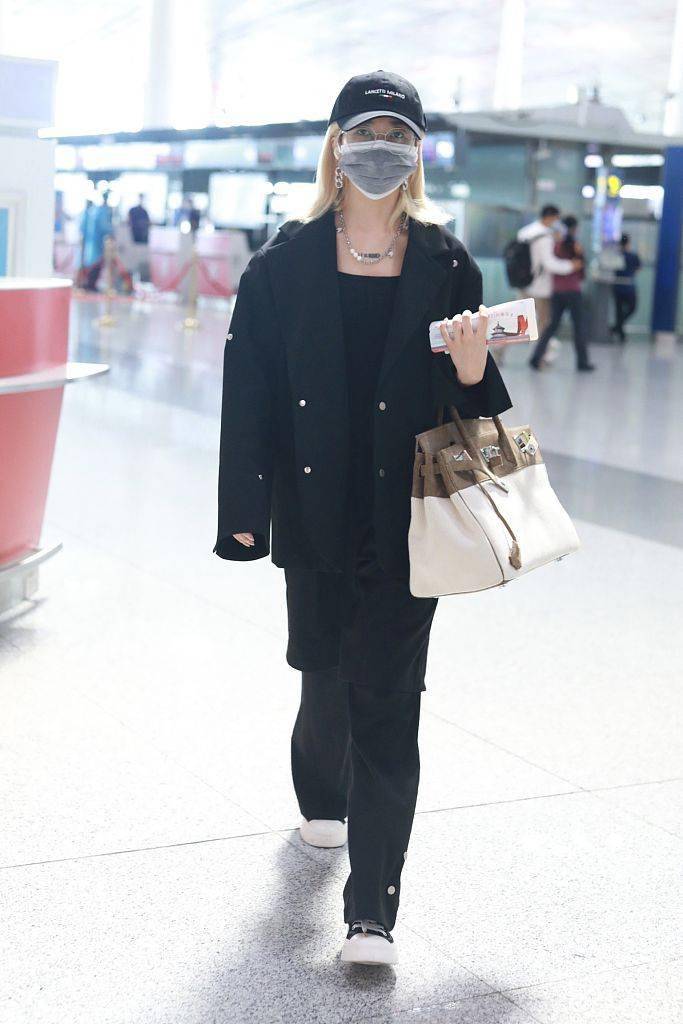 黑色|乃万穿酷黑西服假两件微喇裤 酷飒爆表