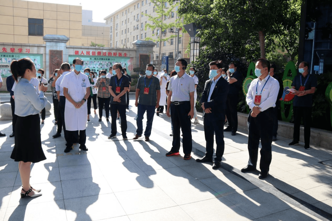 二院时讯临渭区人大副主任徐红发一行莅临渭南市第二医院调研医保工作