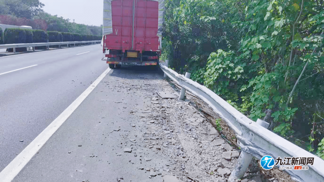 九江高速路上车祸图片