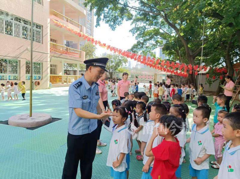 活动|“跟爸爸妈妈走散了怎么办？”民警走进幼儿园讲“安全”