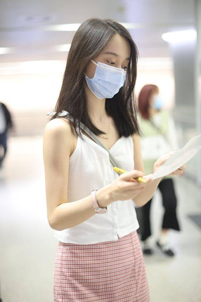 吊带|白色吊带搭配粉红色短裙 夏梦气质清纯超温柔~