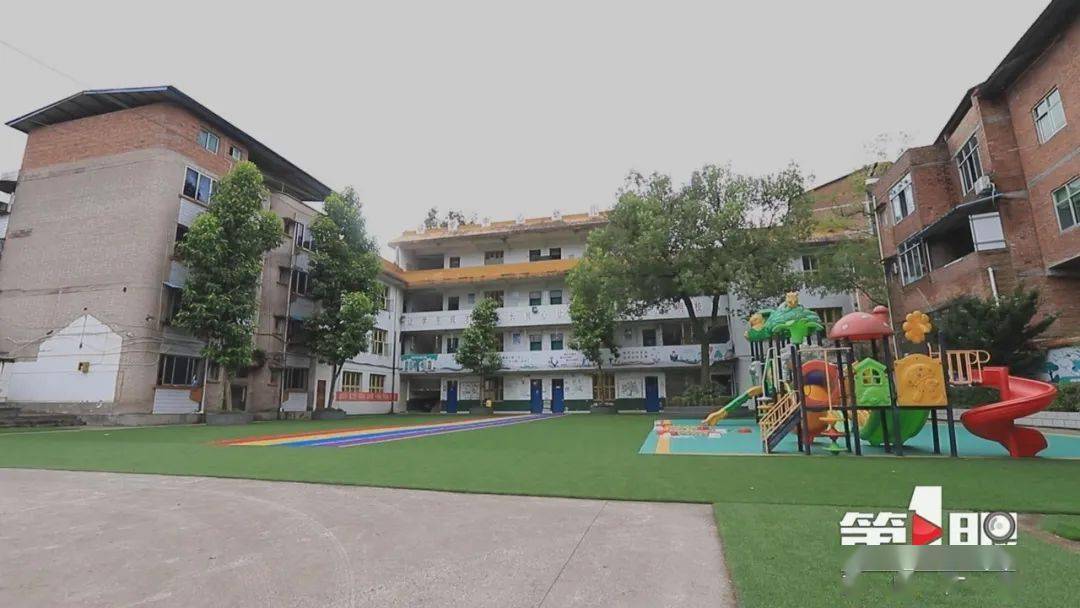 万州区余家镇,距离重庆主城约三个多小时车程,镇上的铁炉小学,就是