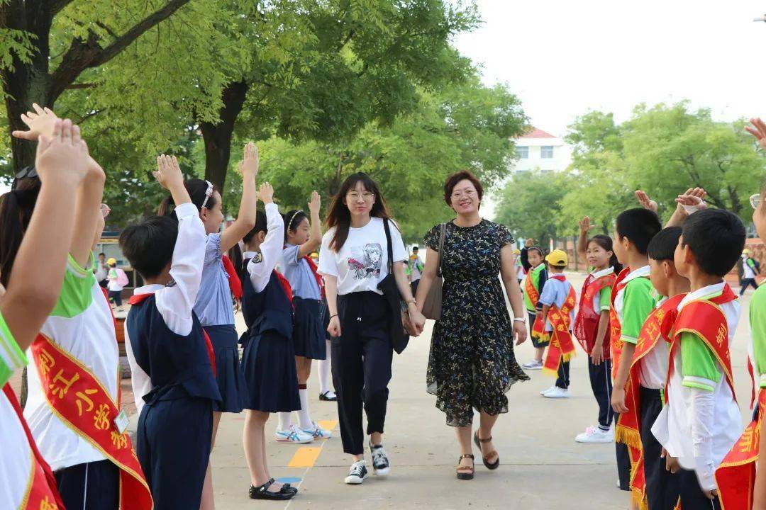 荣成市蜊江小学校长图片