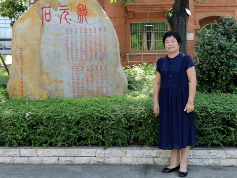 丨鹤山市第一中学吕文英丨鹤山的10位先进教师代表吧!