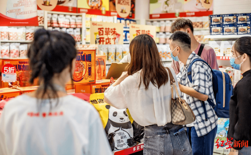 品牌|休闲零食行业上演线下争夺战，百草味线下加盟店两月落地13城