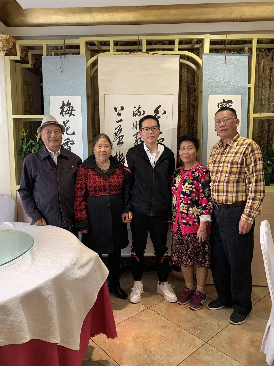 郭庆荣三次拾金不昧,主动上交;拾抢不昧,获得丢枪