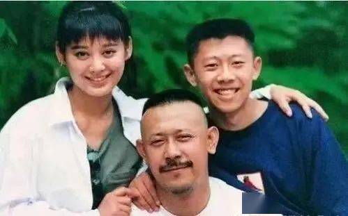 姜大|性情火爆怼导演、离婚2次的她，49岁了怎么维持在一线？