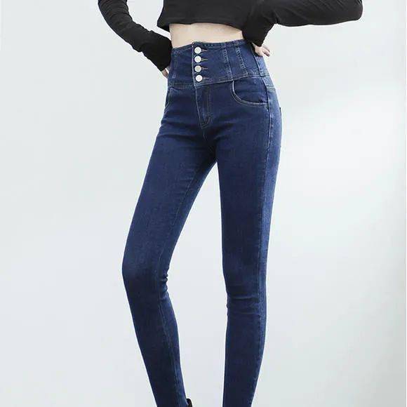 肚脐眼|大长腿小蛮腰小翘臀一穿就有！秋天不能错过的心动牛仔裤在这！