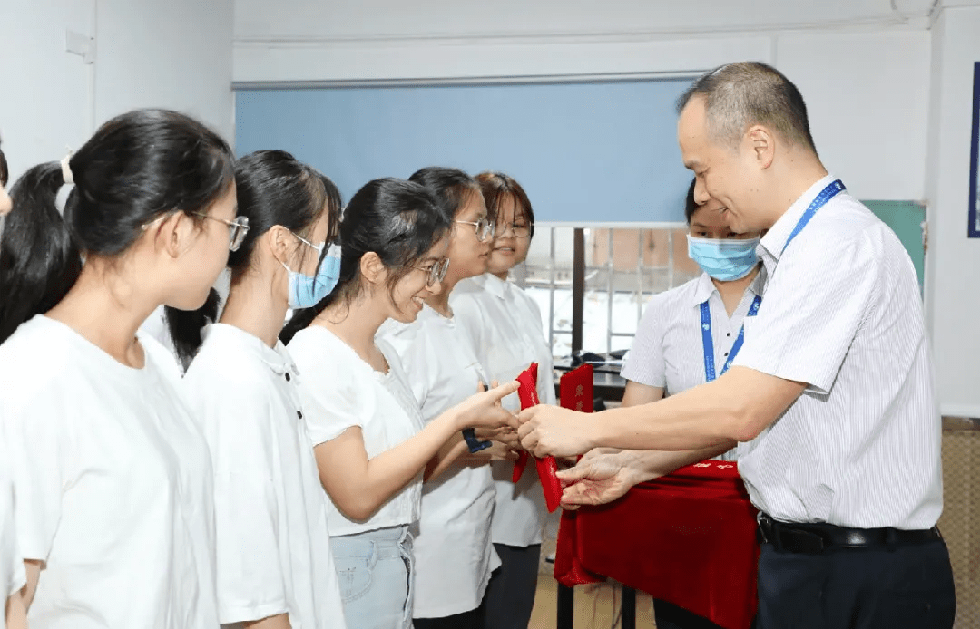 感恩教师节我院举行第三十七个教师节奖教奖学颁奖典礼