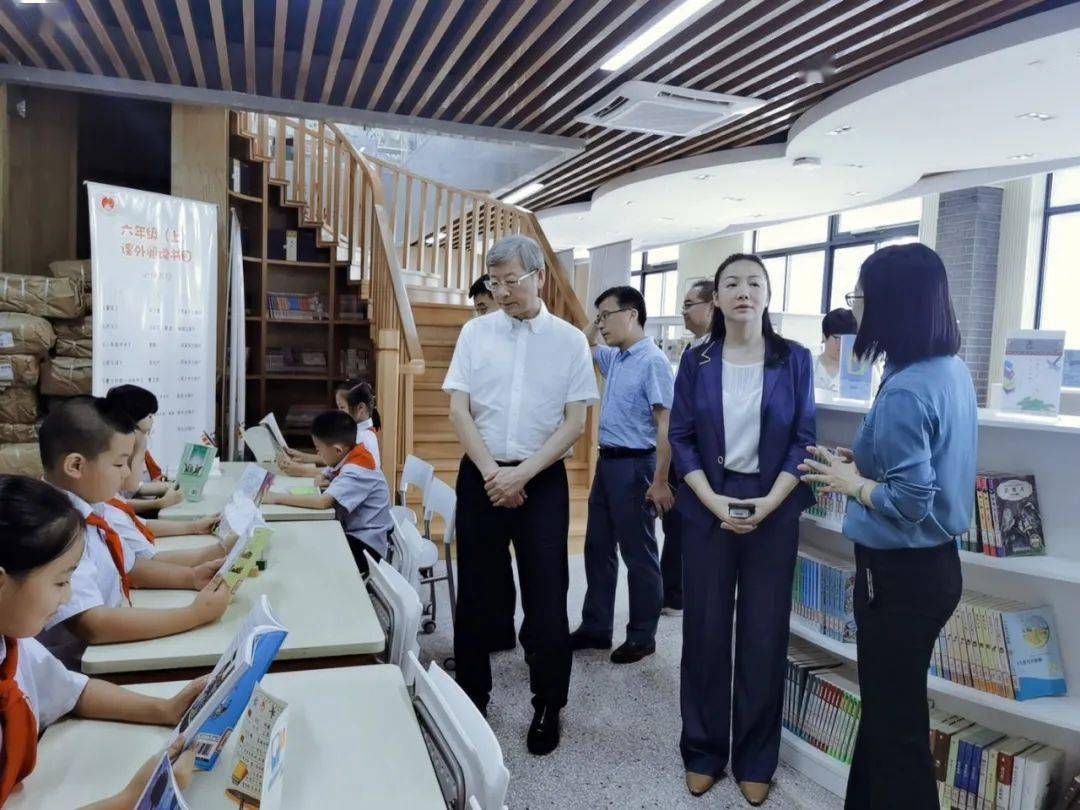 教师节特辑副市长田俊一行莅临鹿鸣小学开展教师慰问