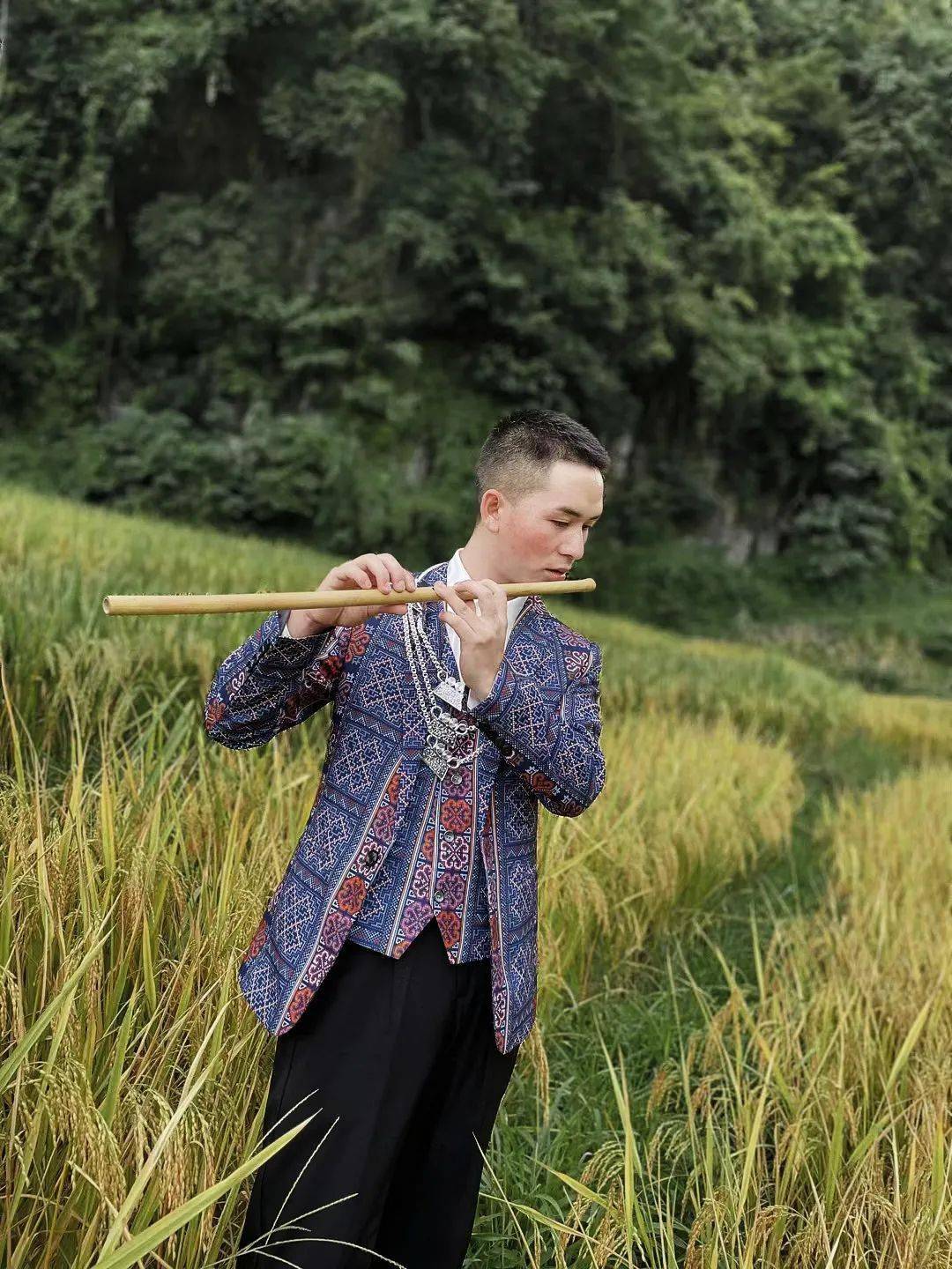 帅气满分!2021苗族秋冬男装合集,传统又时髦,还能原创定制