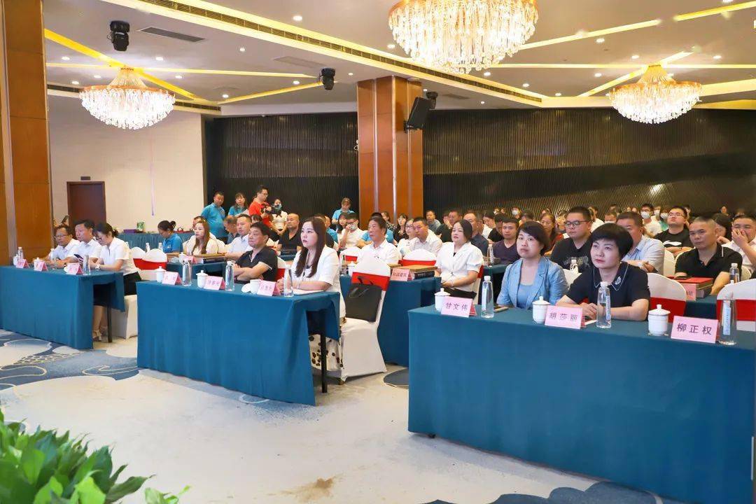 县领导徐春光,蔡炜,甘文伟参加.助力234名困难学子步入校