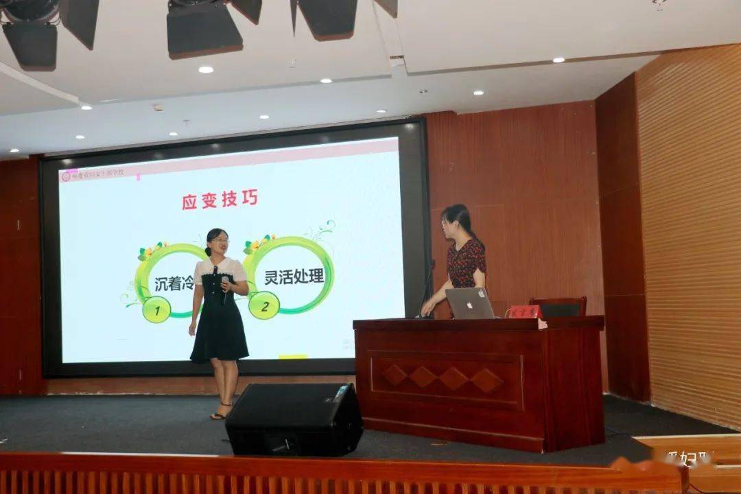 省妇女干部学校培训部负责人,讲师苏雪萍为学员讲授《巾帼扬帆新征程