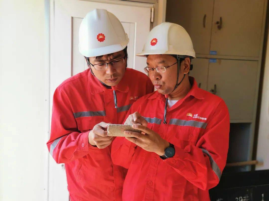 师傅和徒弟在一起叫什么 徒弟是叫师父还是师傅