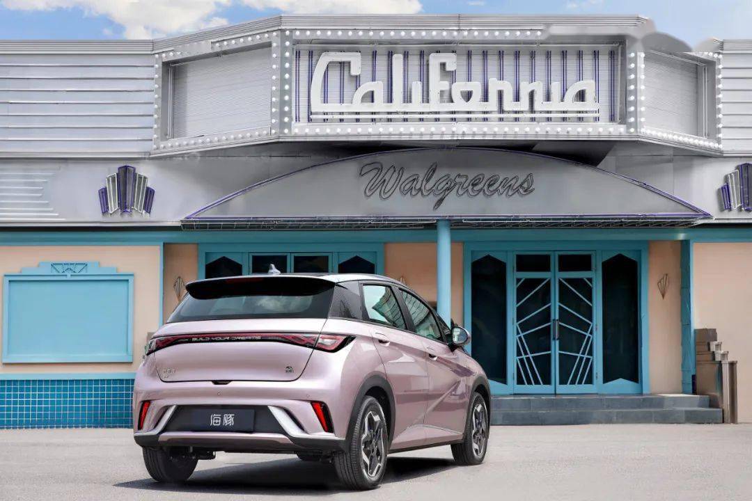 灵感|时尚圈的新物种，一只“海豚”的潮流单品“上位”史